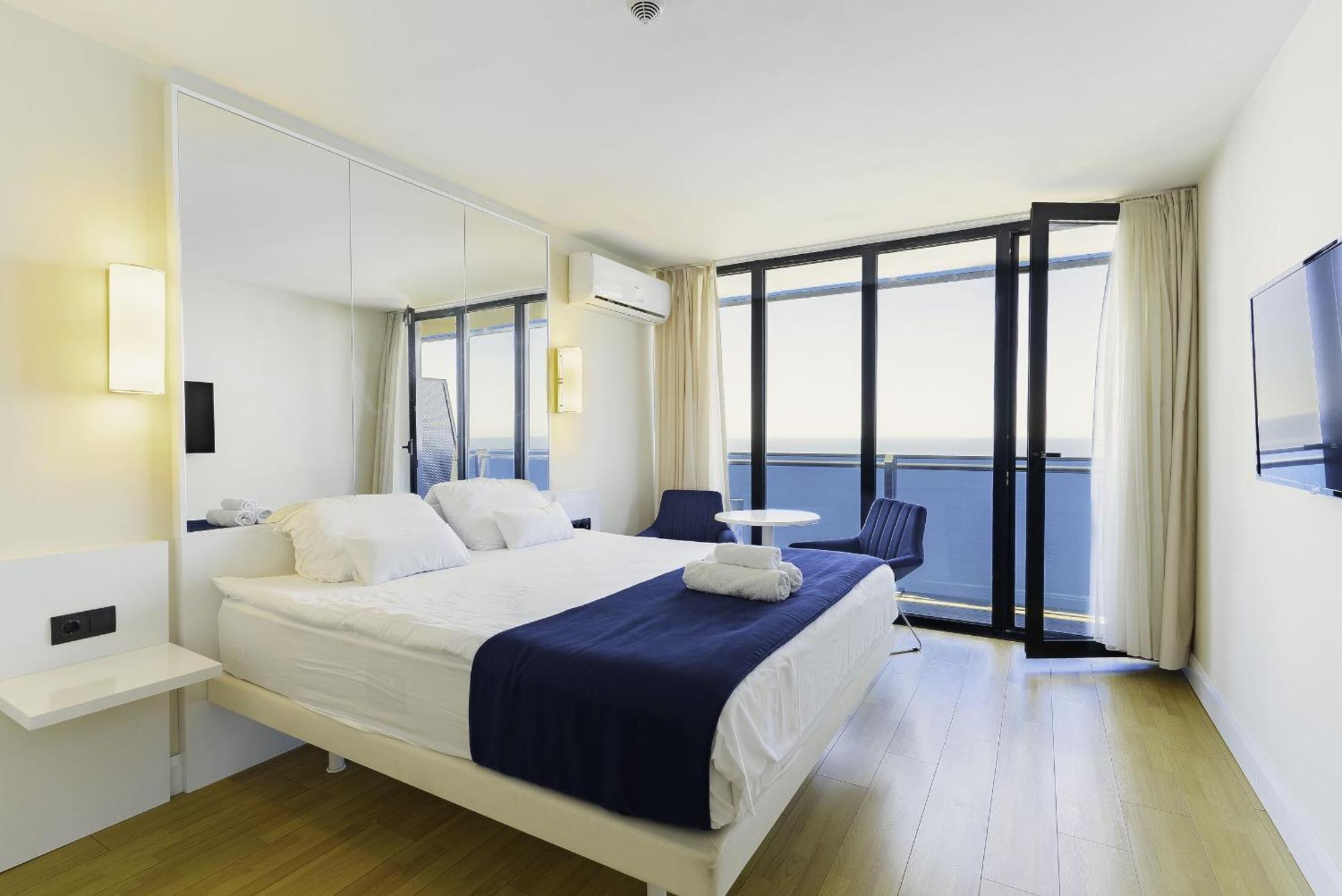 Luxury Beach Front Hotel 巴统 外观 照片