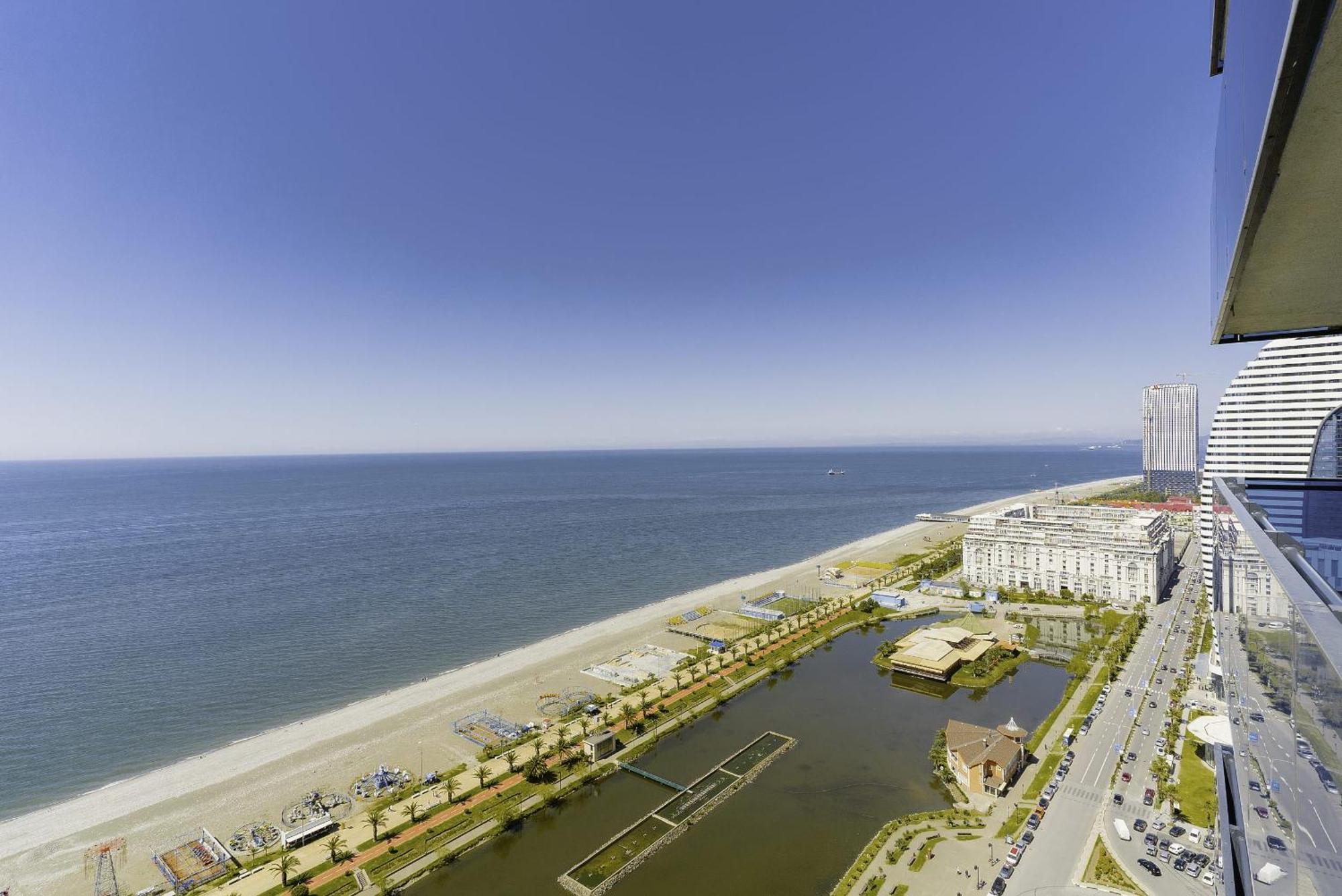 Luxury Beach Front Hotel 巴统 外观 照片