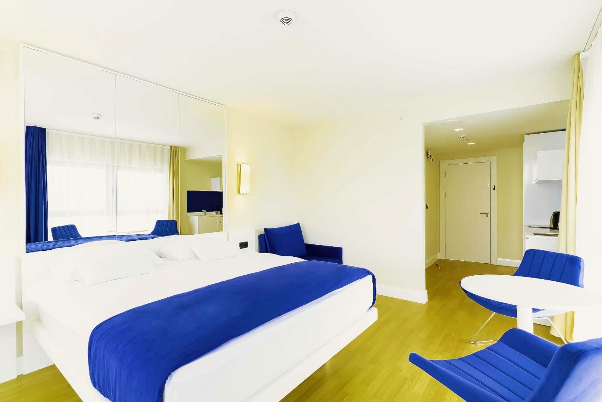 Luxury Beach Front Hotel 巴统 外观 照片