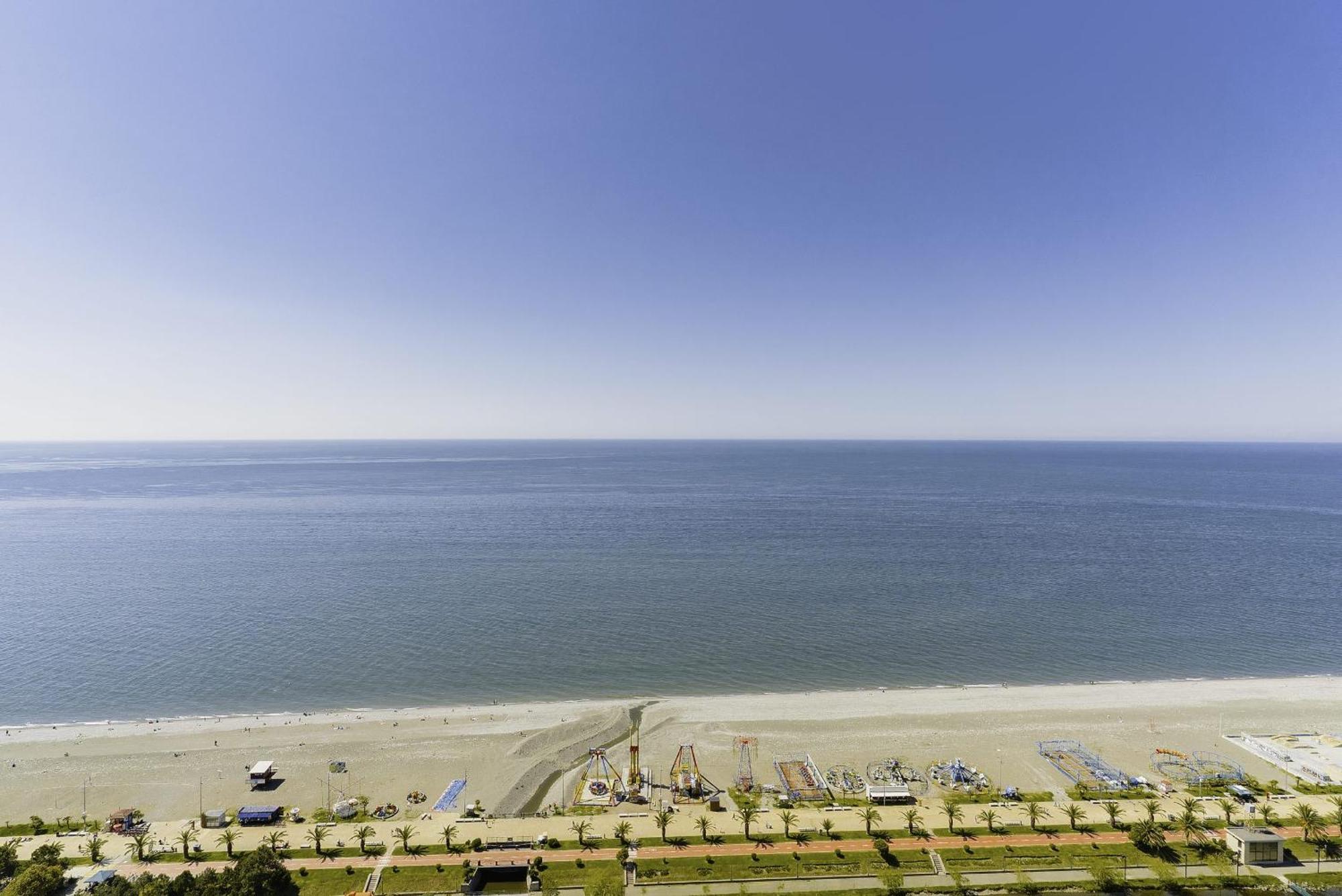 Luxury Beach Front Hotel 巴统 外观 照片