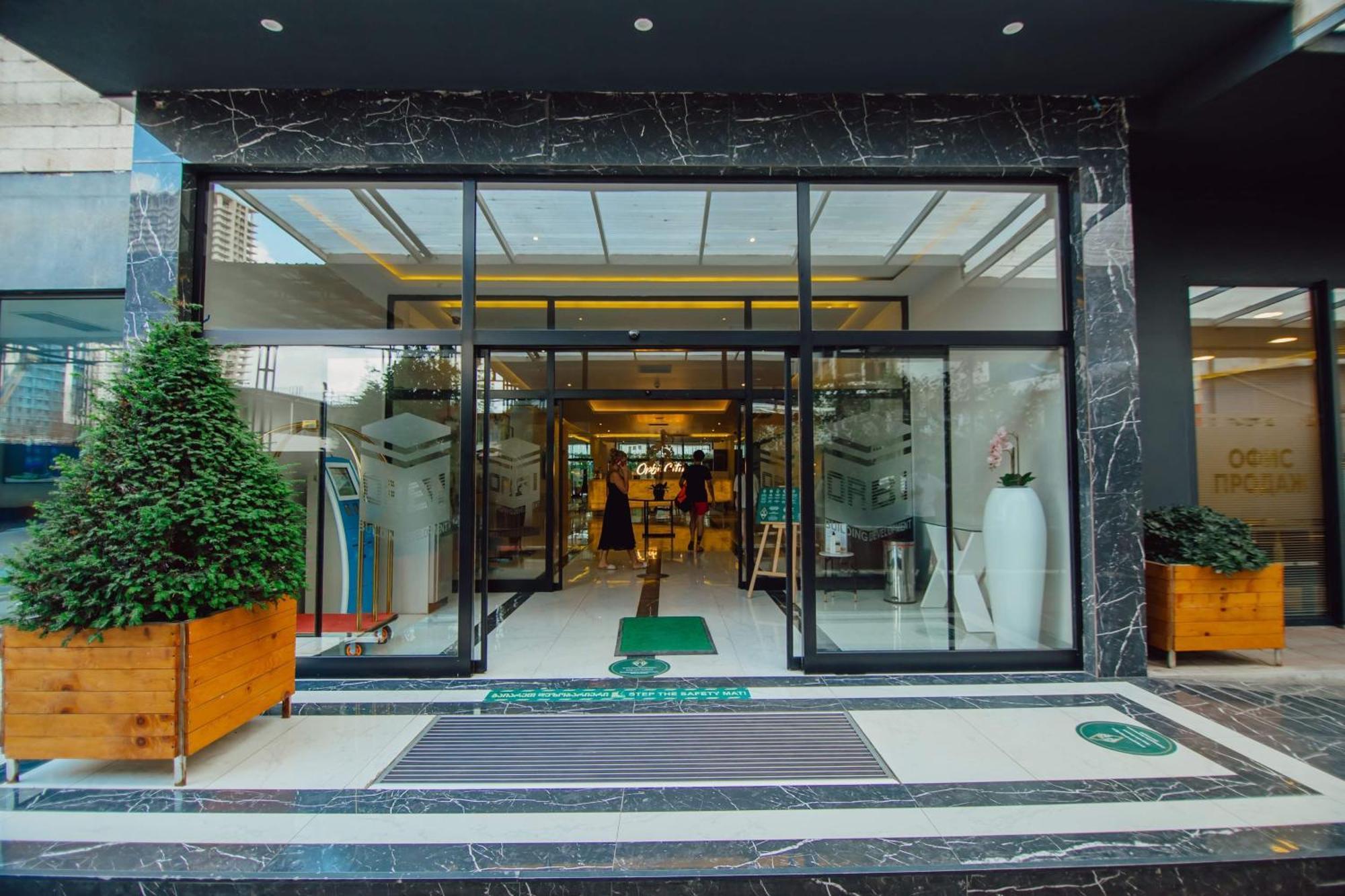 Luxury Beach Front Hotel 巴统 外观 照片