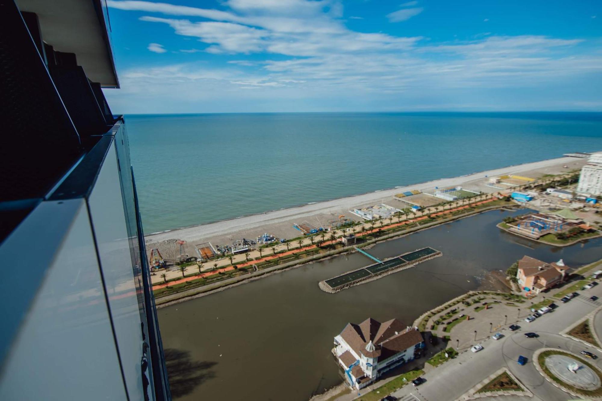 Luxury Beach Front Hotel 巴统 外观 照片
