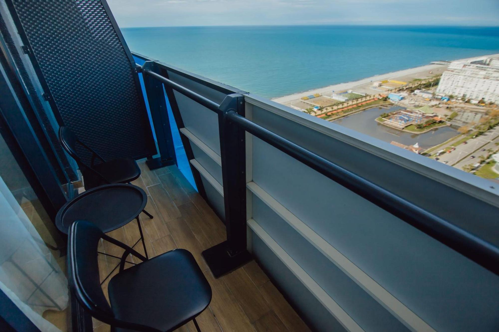 Luxury Beach Front Hotel 巴统 外观 照片