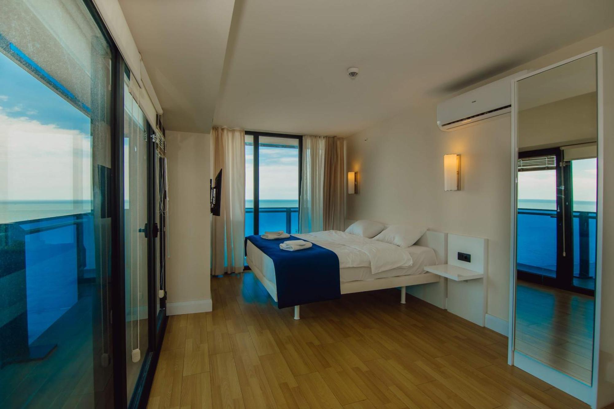 Luxury Beach Front Hotel 巴统 外观 照片