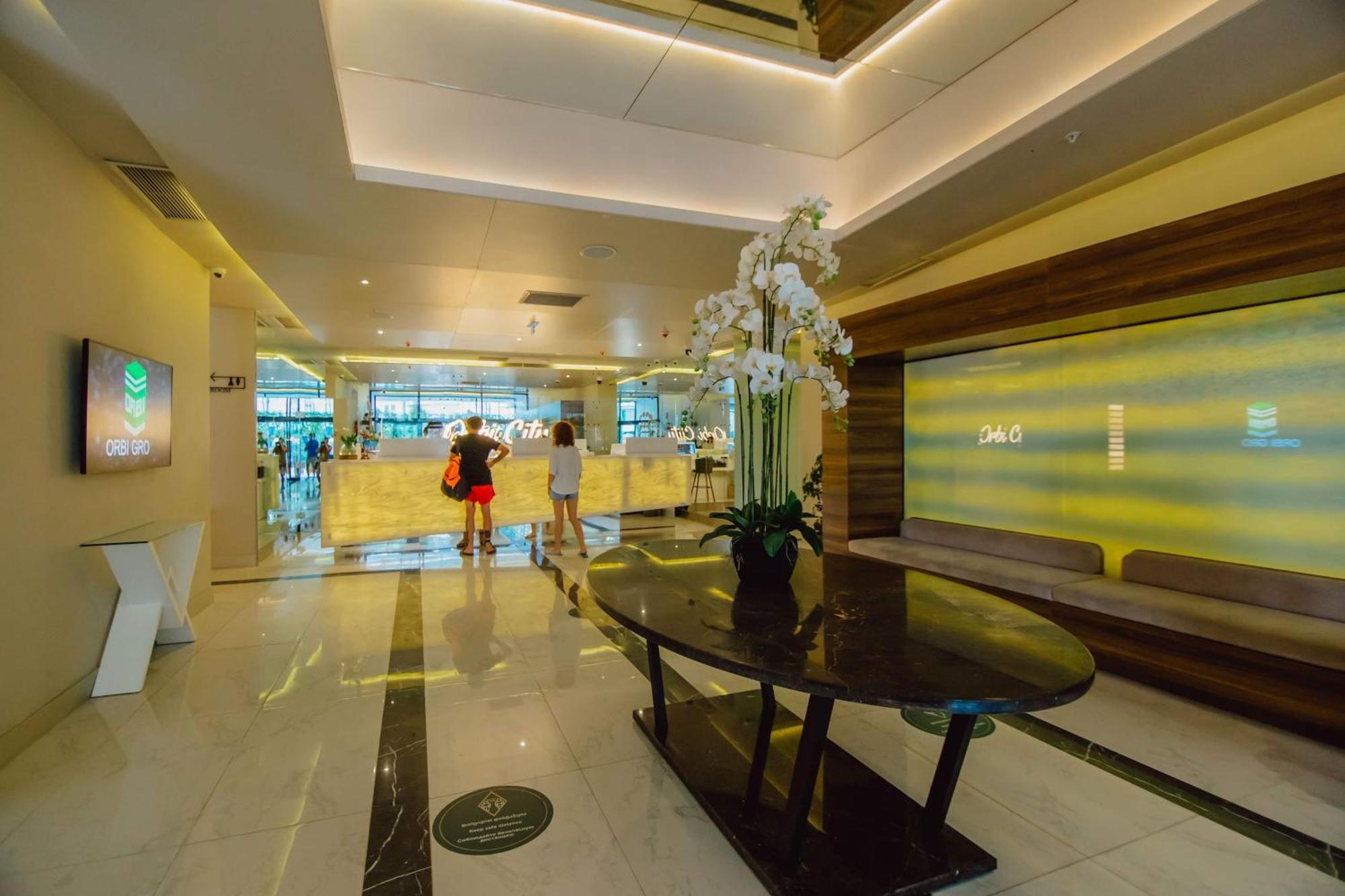 Luxury Beach Front Hotel 巴统 外观 照片