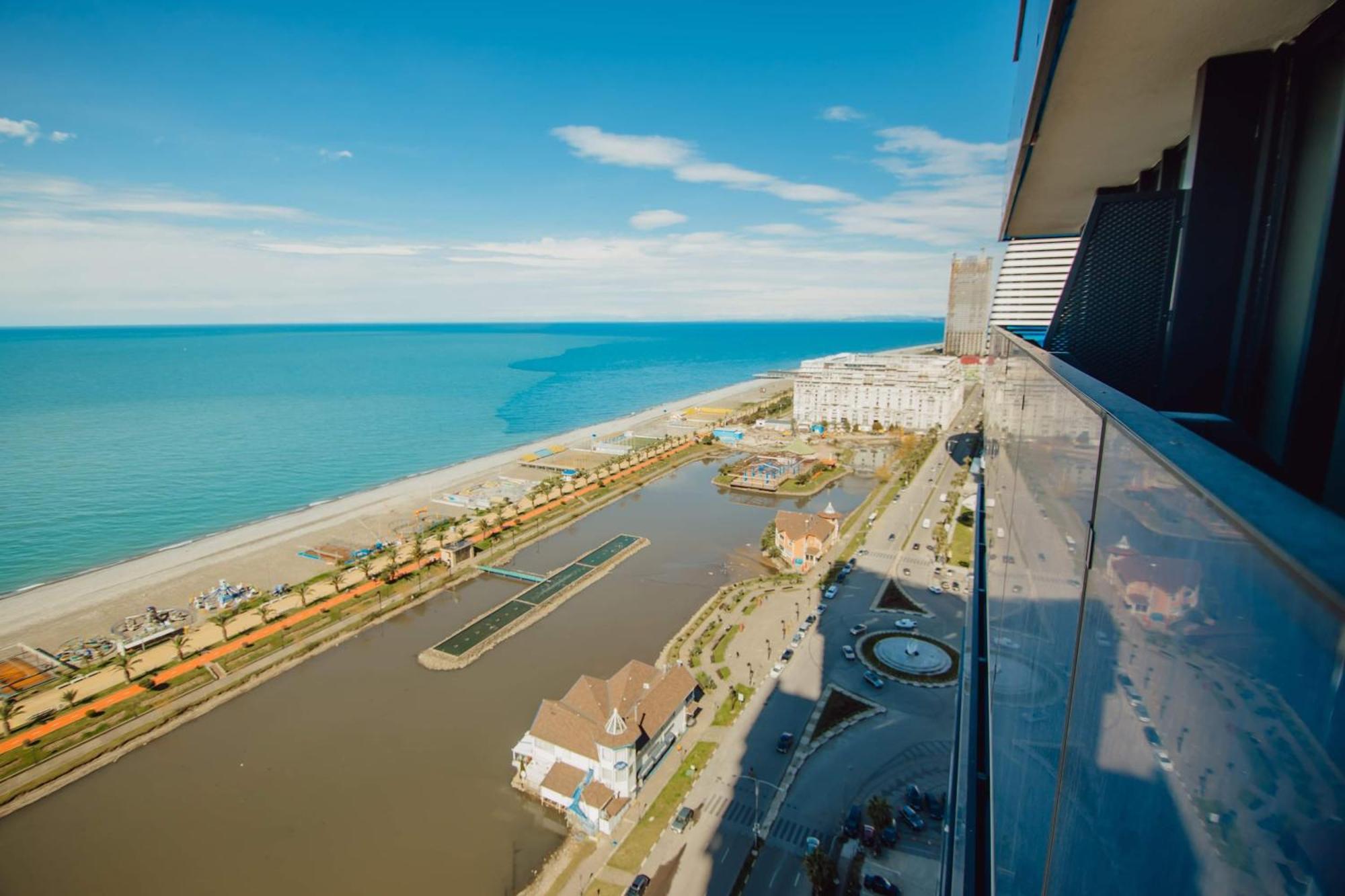 Luxury Beach Front Hotel 巴统 外观 照片