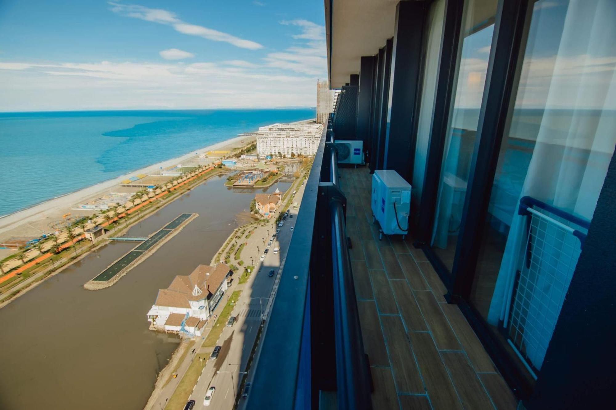 Luxury Beach Front Hotel 巴统 外观 照片