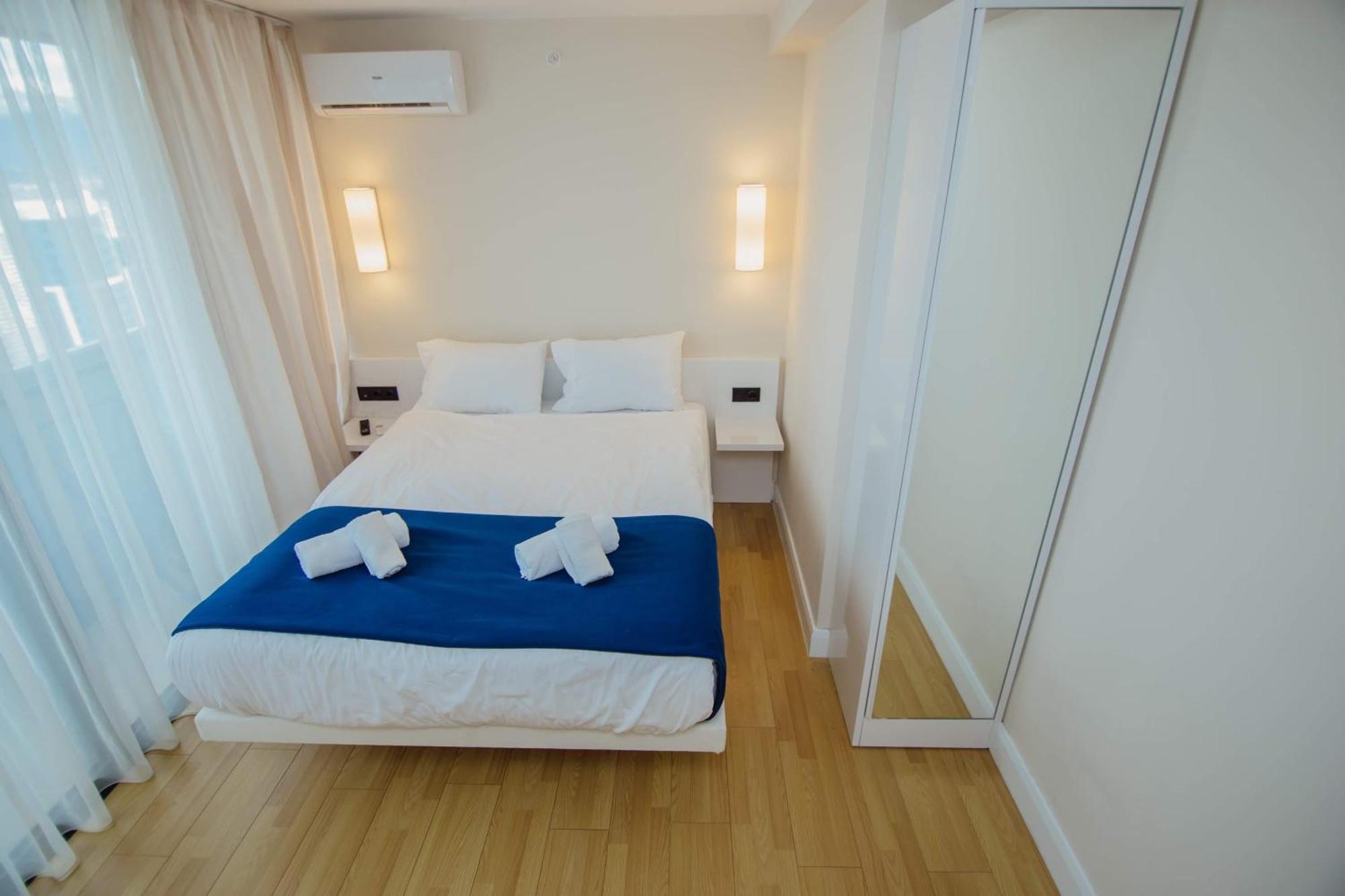 Luxury Beach Front Hotel 巴统 外观 照片