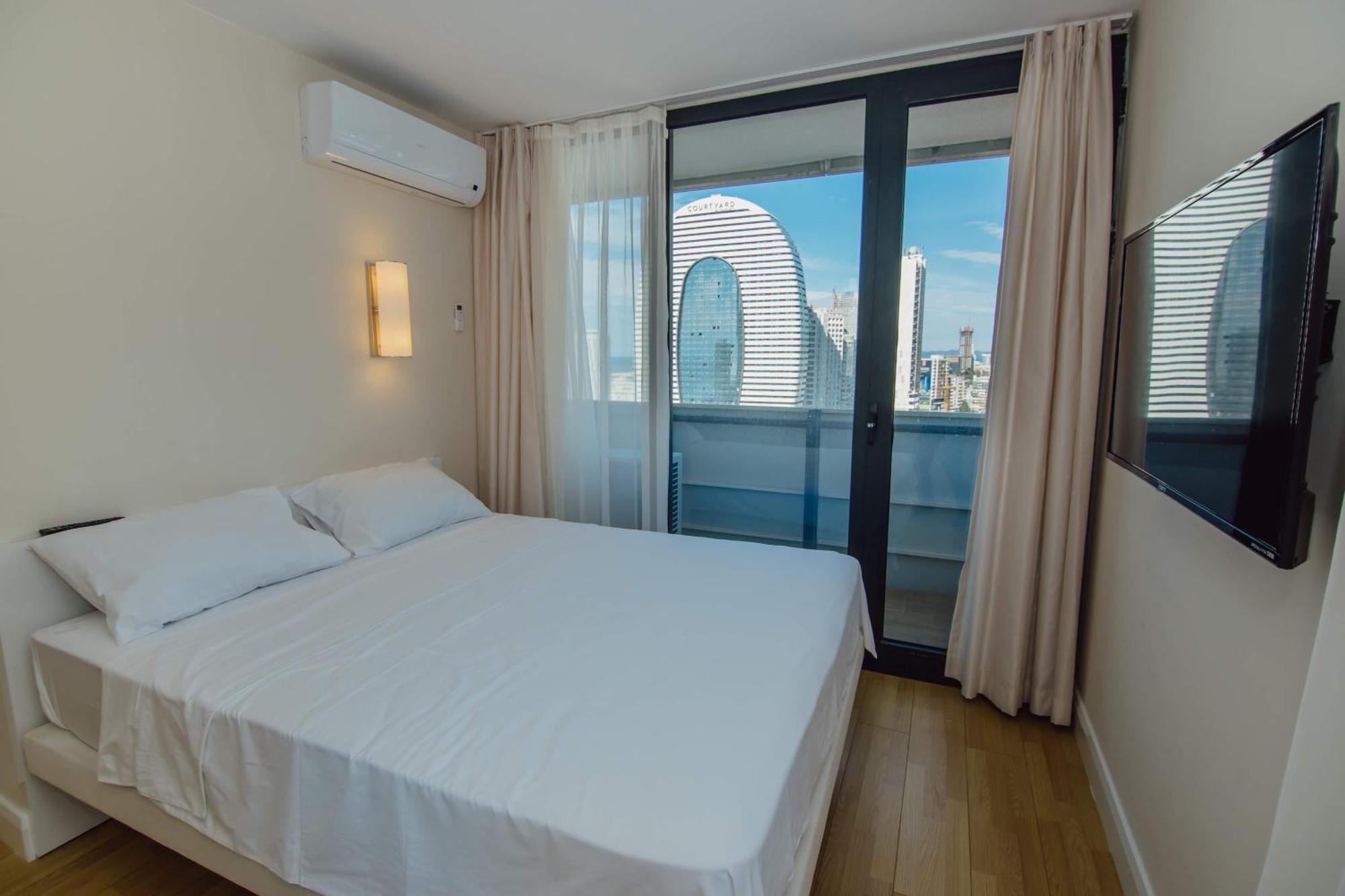 Luxury Beach Front Hotel 巴统 外观 照片