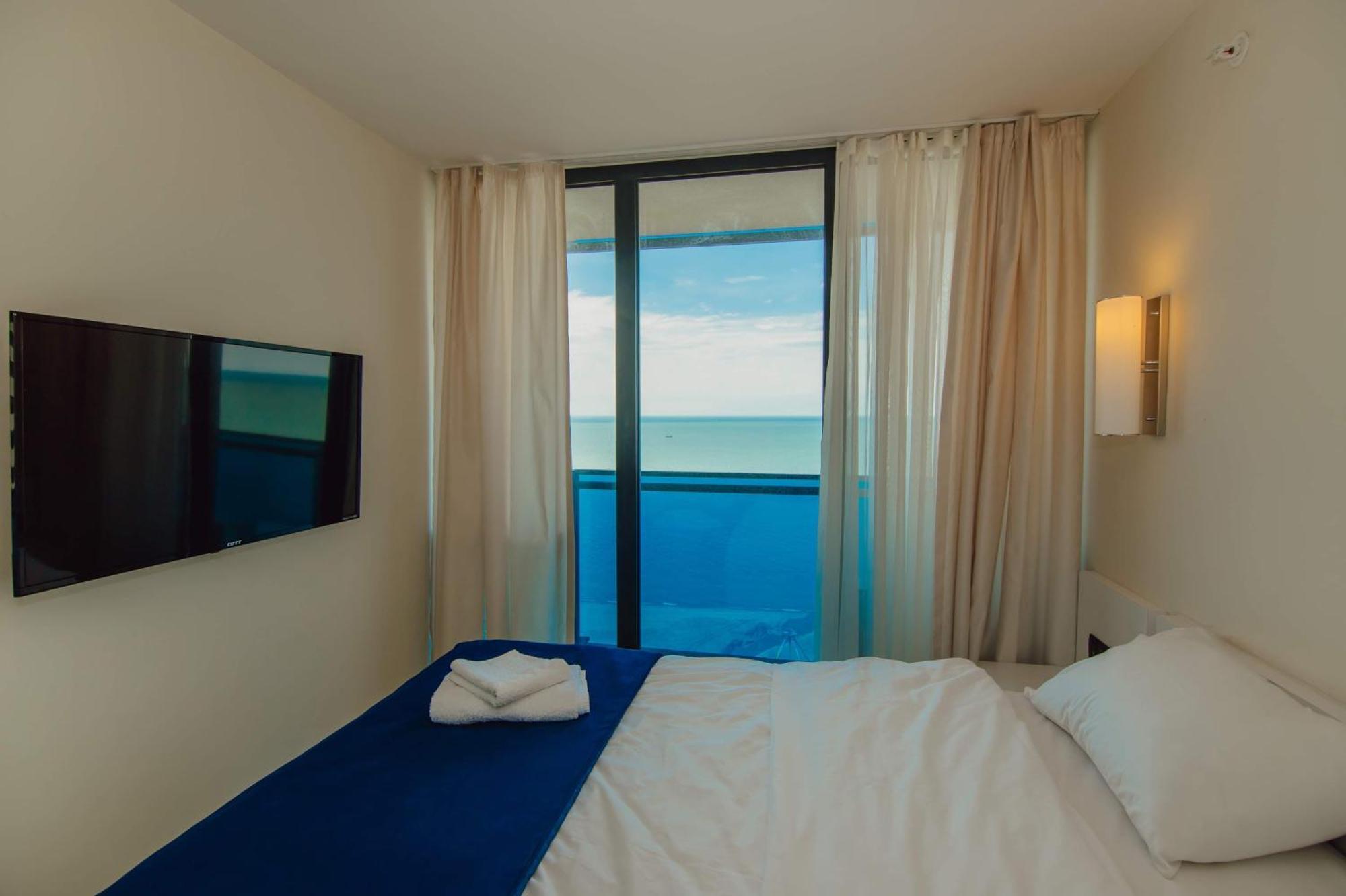 Luxury Beach Front Hotel 巴统 外观 照片